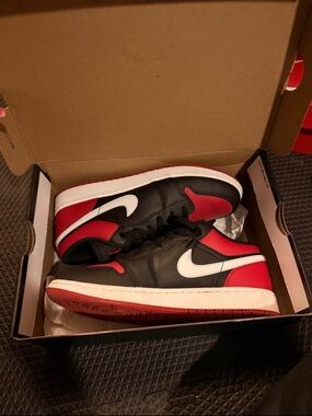 Nike Air Jordan 1 Low - Black/Red/White